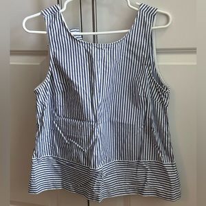 Vineyard Vines bow-back seersucker top